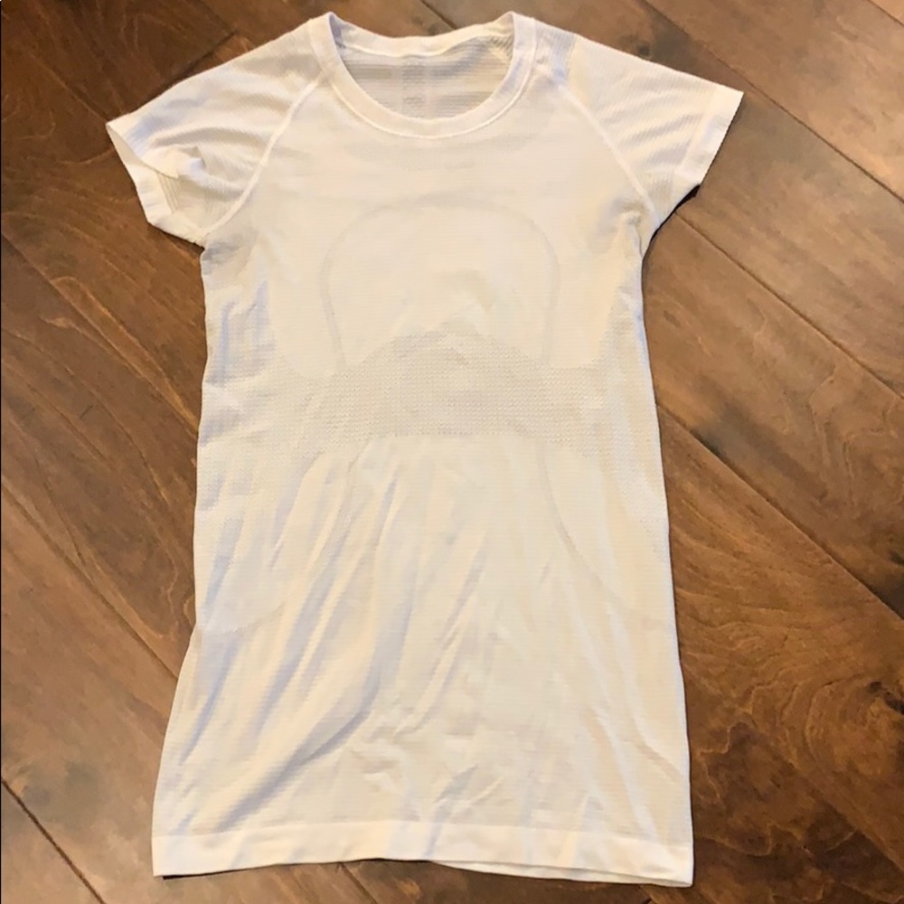 while lululemon swiftly top